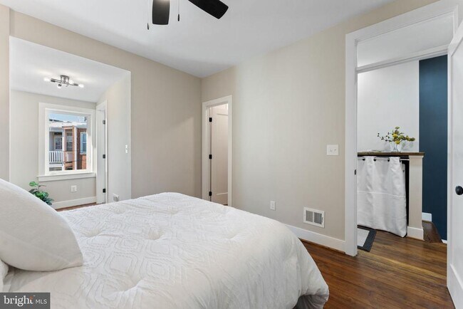 Building Photo - 705 Kentucky Ave SE