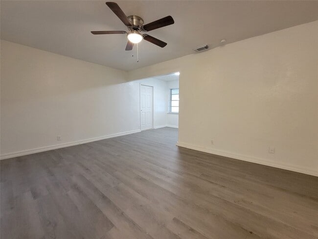 Building Photo - 3824 Modlin St