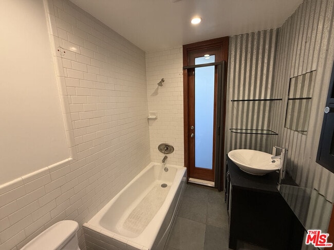 Building Photo - 2232 Laurel Canyon Blvd