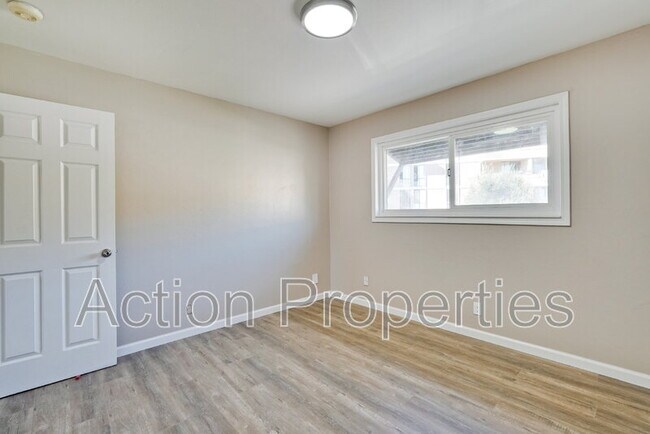 Building Photo - 685 Foxtail Dr