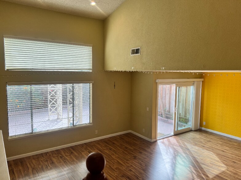 Building Photo - 3842 Cardinal Terrace