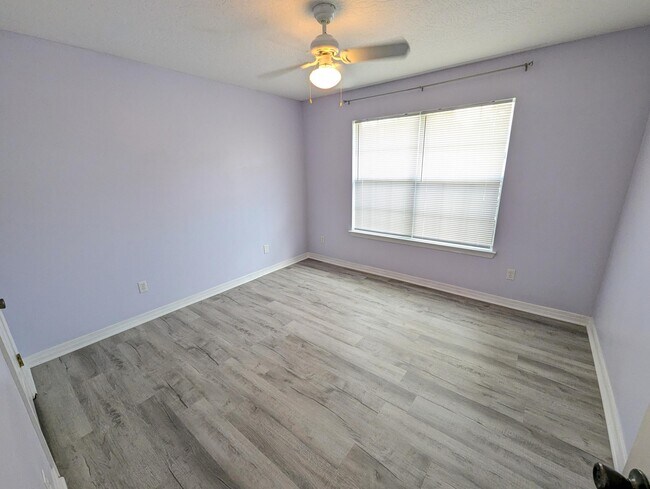 Building Photo - 8601 Laredo St