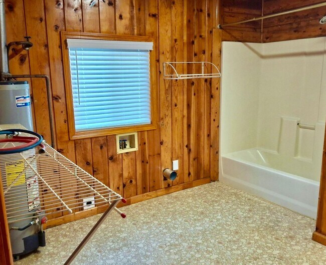 Building Photo - STUDIO COUNTRY HOUSE WITH PASTORAL SUNSET VIEW