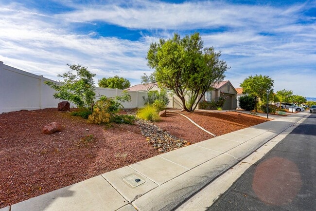 Building Photo - Beautifully Updated 3 Bedroom, Single Story North Las Vegas Home In Gated Community