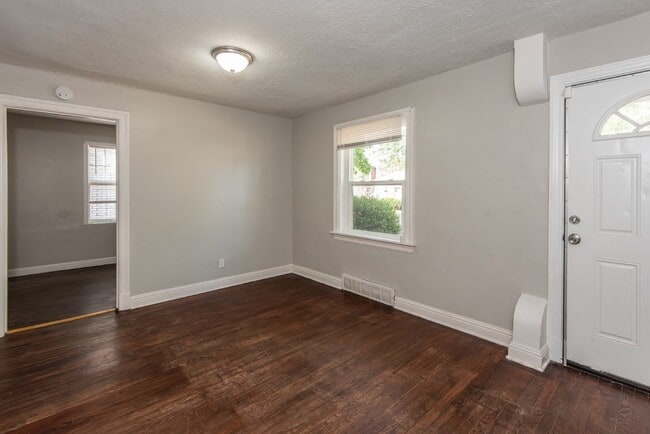 Building Photo - 320 Henquin Dr