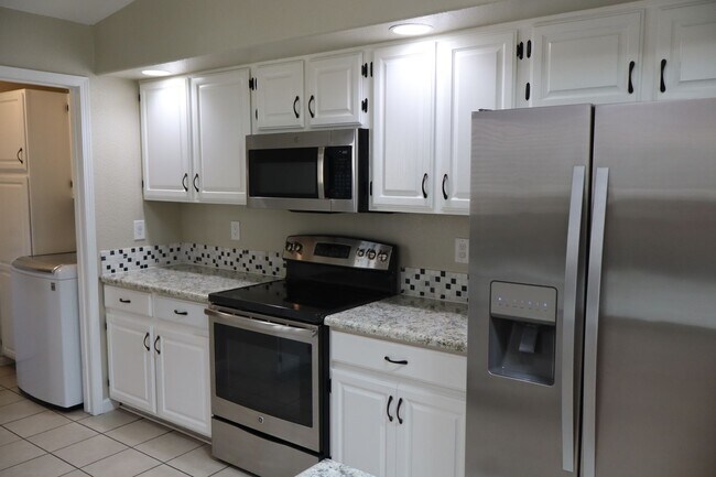 Building Photo - Beautiful 4 Bedroom Home in Midtown Fort C...