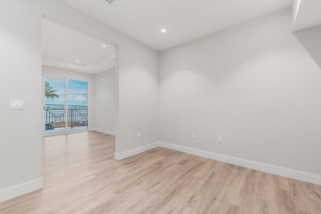 Building Photo - 41 SW Seminole St