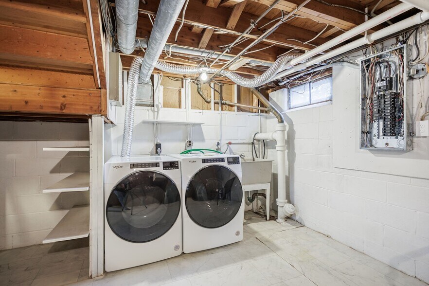 Building Photo - 10 Stuyvesant Rd