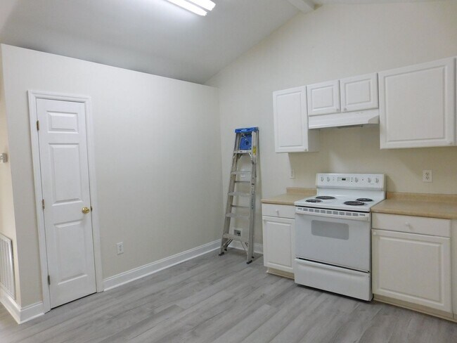 Building Photo - 273 Scott Farm Ln