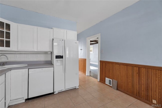 Building Photo - 3915 Schiller Pl