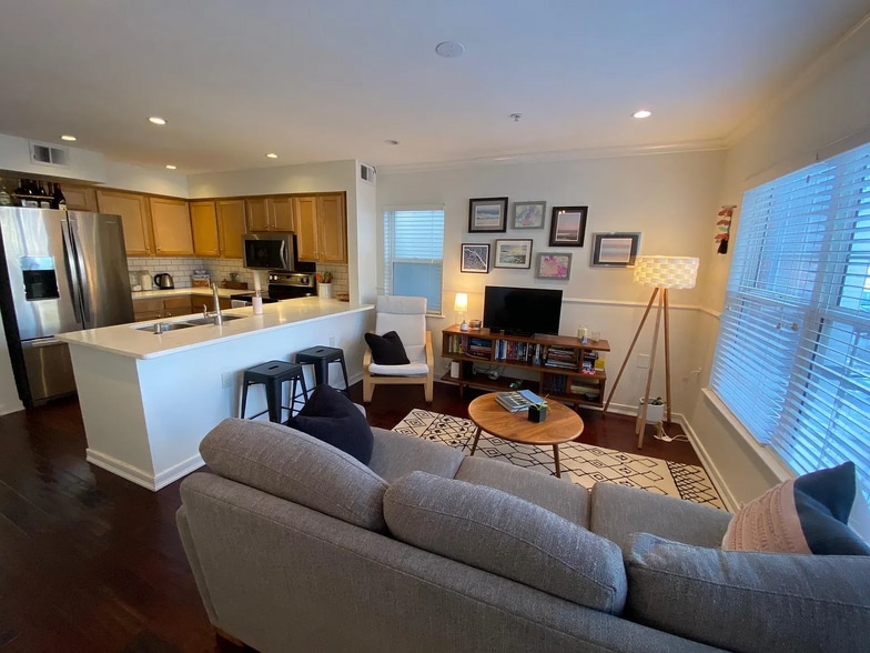 Building Photo - 1661 N Washington St