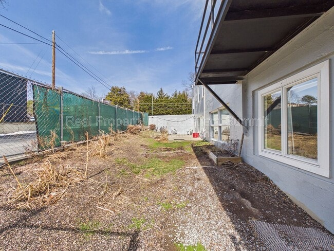 Building Photo - 2501 N Augusta St