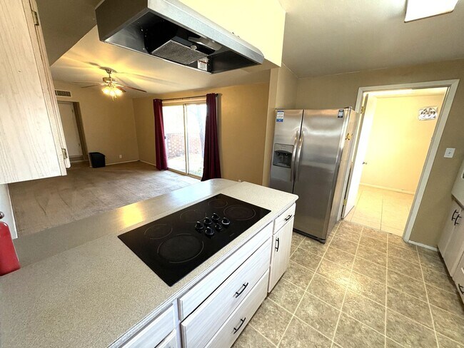 Building Photo - 3 Bedrooms 2 Bath Eastside Rental