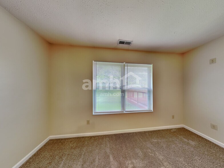 Building Photo - 17023 Puntledge Dr