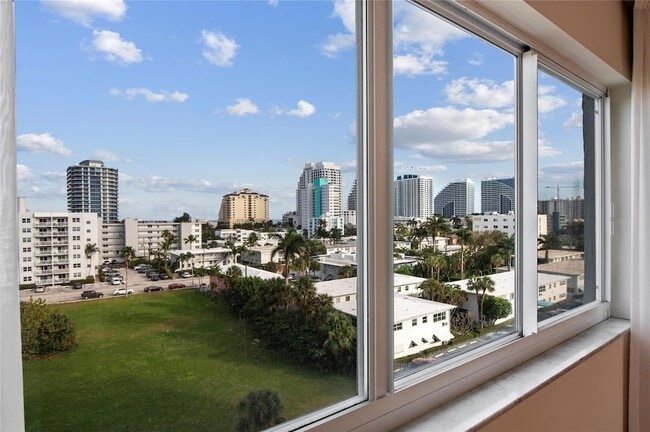 Building Photo - 720 Bayshore Dr