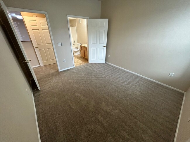 Building Photo - 2 BEDROOM CONDO IN SOUTHWEST LAS VEGAS CONDO