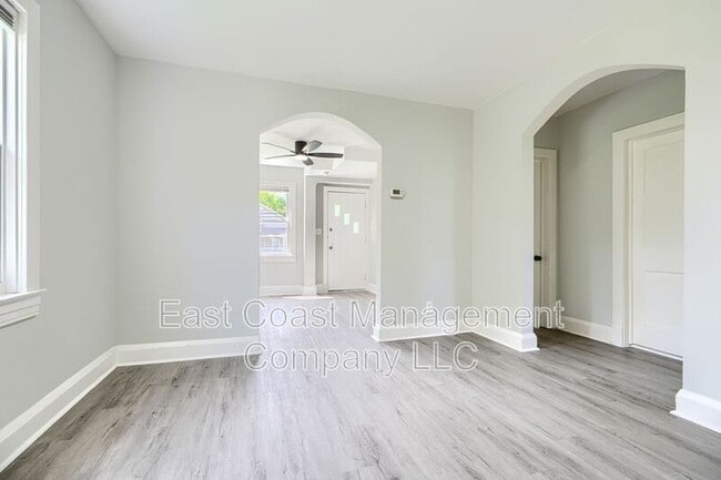 Building Photo - 501 Middle River Rd