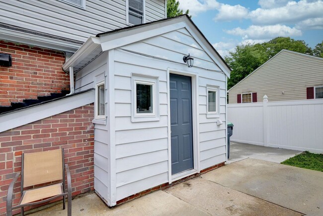 Building Photo - 3 bedroom 2 bath cape cod single family home