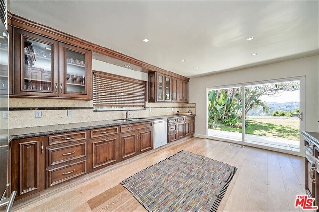 Building Photo - 1641 Tower Grove Dr