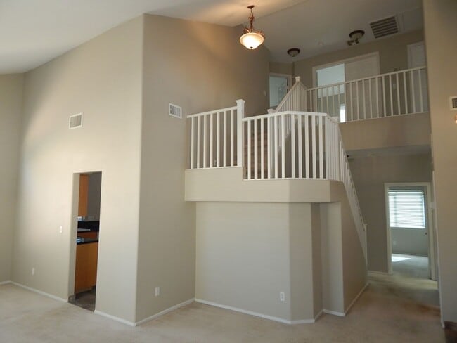 Building Photo - Gorgeous 3Bed/3Bath 2 Story home w/ office...