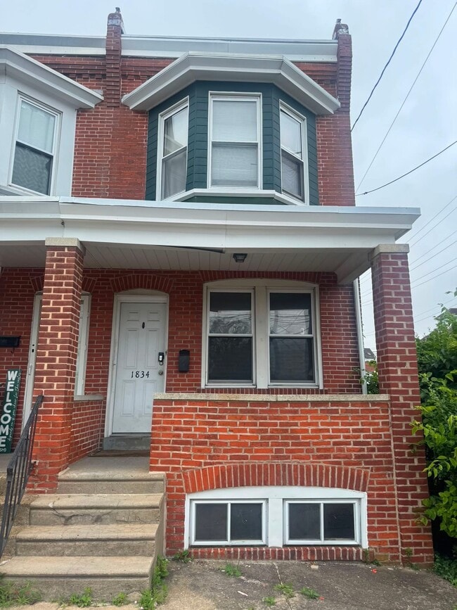 Building Photo - 1834 W 11th St