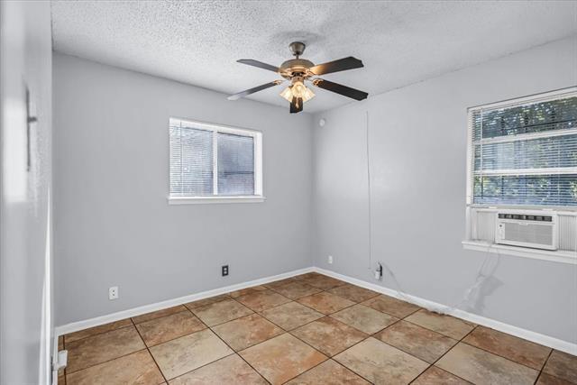 Building Photo - 2323 Breckenridge St