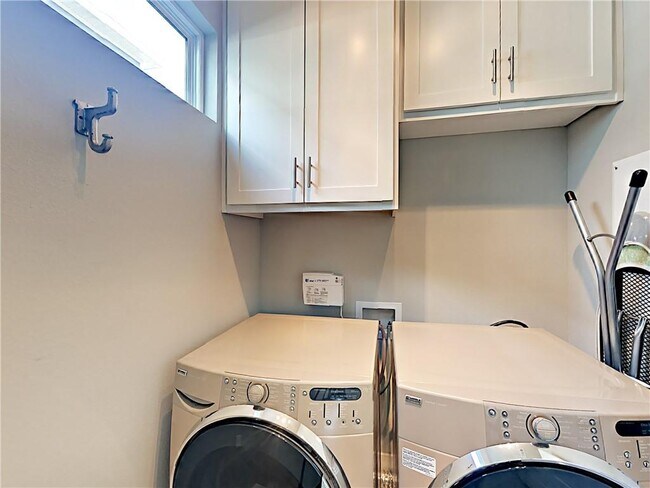 Building Photo - 6519 W Pleasant Way
