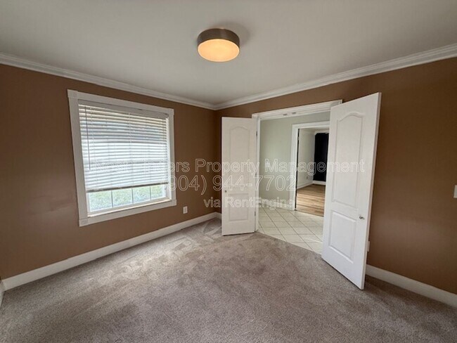 Building Photo - 12947 Tree Wy Ct N