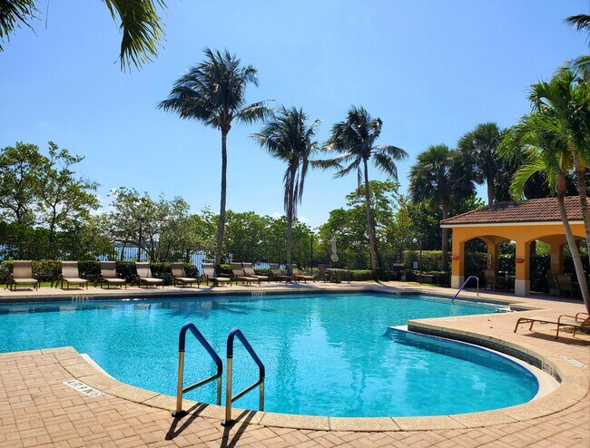 Building Photo - 1000 Scotia Dr