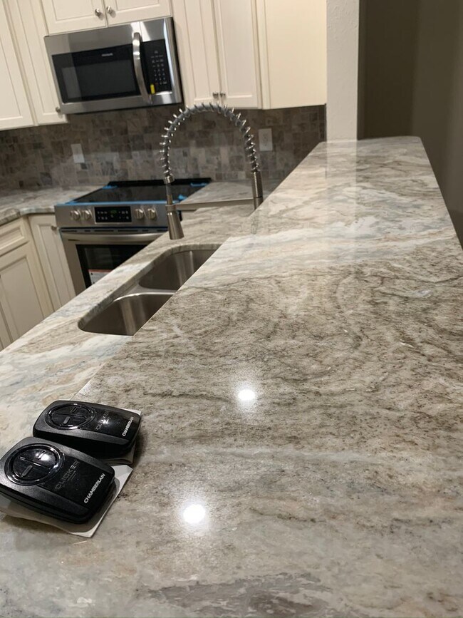 Building Photo - Enjoy this beautifully updated 3 Bed/2.5 Bath Townhome  **Military Discount Available**50% OFF 1s...