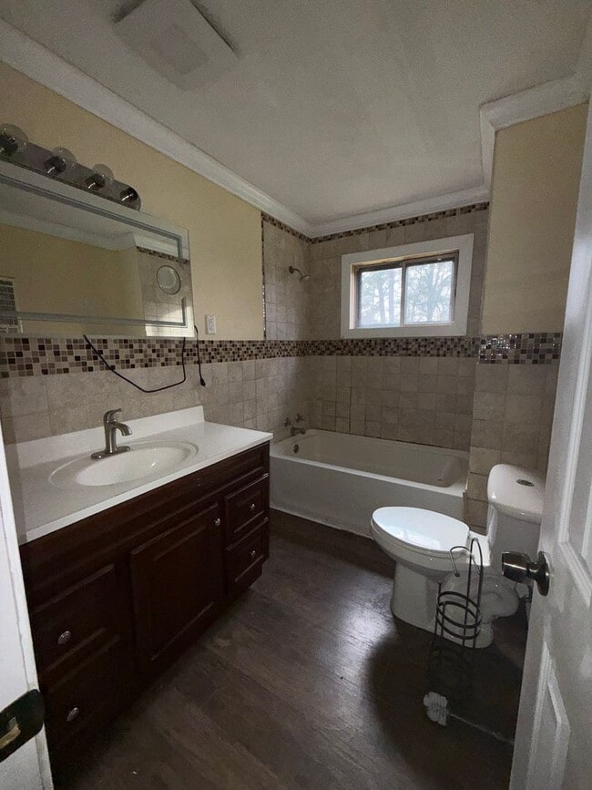 Building Photo - 3/1 In Town Creek Coming Soon!