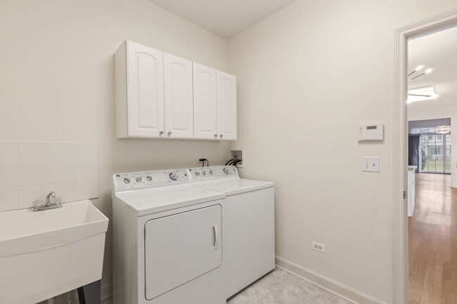 Building Photo - 4524 S Seminole Dr