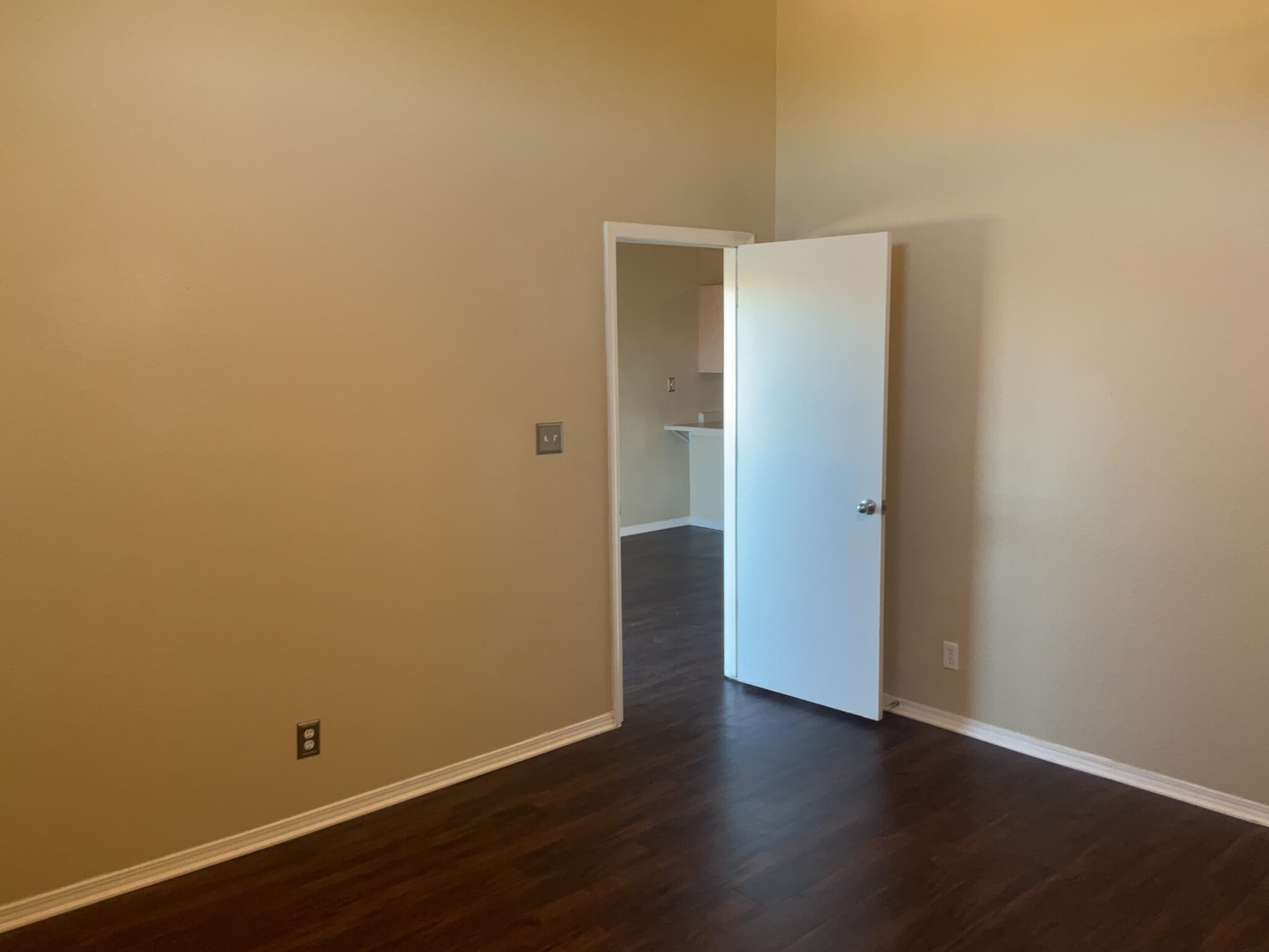 Building Photo - 625 Valley Meadows Dr NE