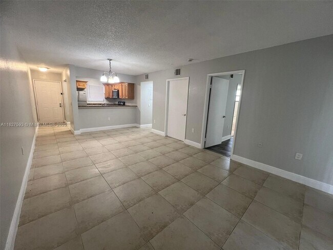 Building Photo - 1543 Lake Crystal Dr