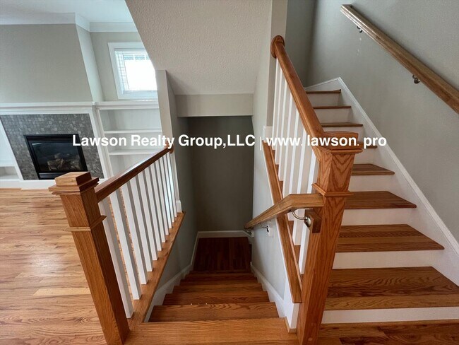 Building Photo - Upscale Three Bedroom in Colonial Green with Garage