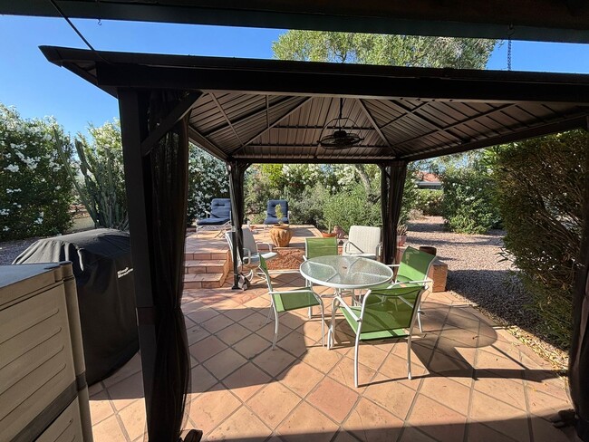 Building Photo - Fantastic Summer Getaway, Short Term Furni...