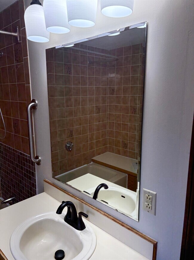 Building Photo - 290 Glen Ledge Rd