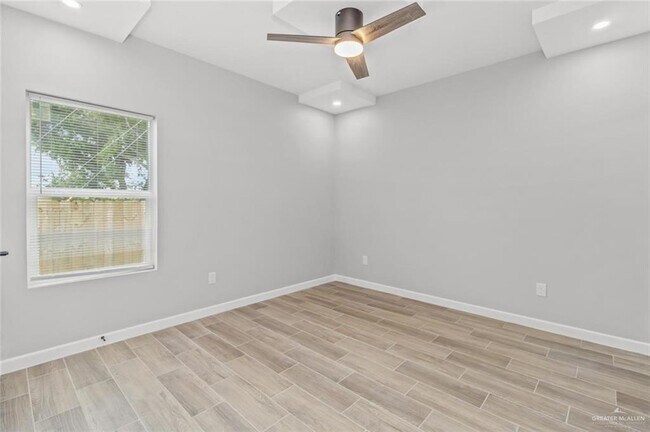 Building Photo - 103 Yosemite Dr