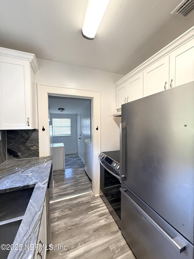 Building Photo - 4541 Woolman Ave