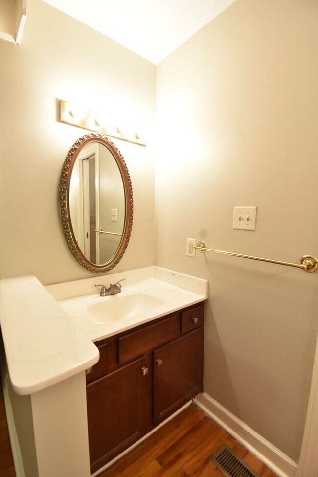 Building Photo - 3 Bedroom 2 Bathroom Home- Pets Considered