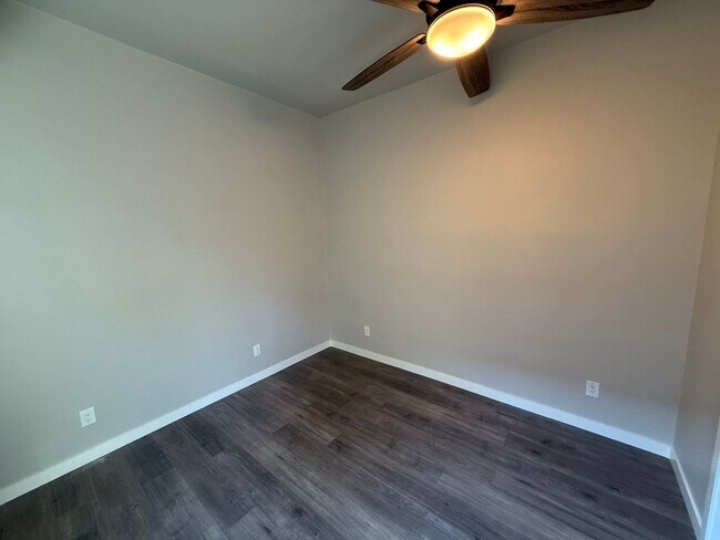 Building Photo - 1330-1334 SW 8th Ave Triplex/crema102-626