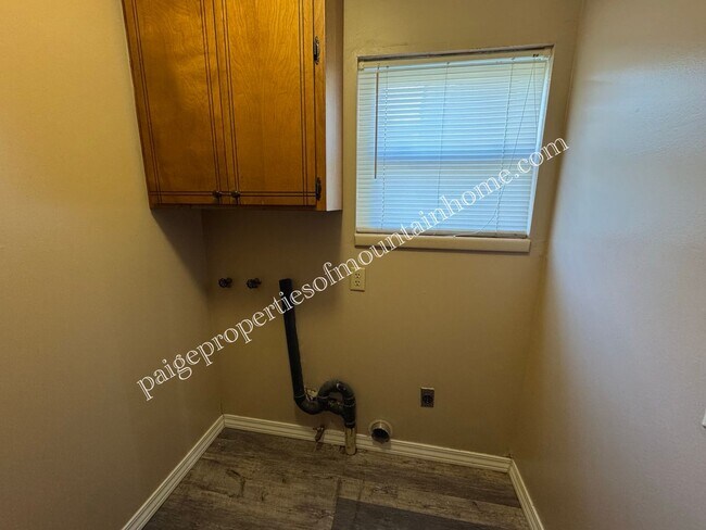 Building Photo - 1842 Buzzard Roost Rd