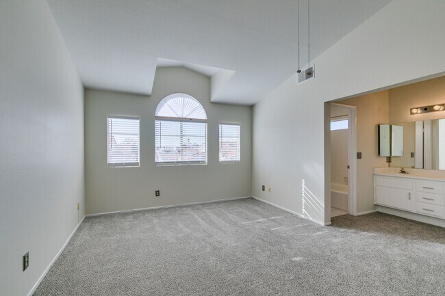 Building Photo - PARADISE VALLEY, 3 BDRM, 3 FULL BATH, 1 BDRM+FULL BATH DOWNSTAIRS, NO HOA