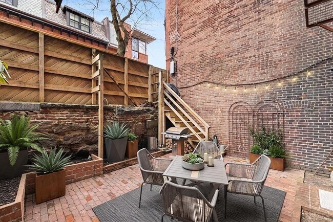 Building Photo - 96 Chandler St