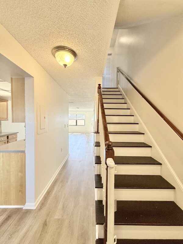 Building Photo - 2131 Ridge Rd S