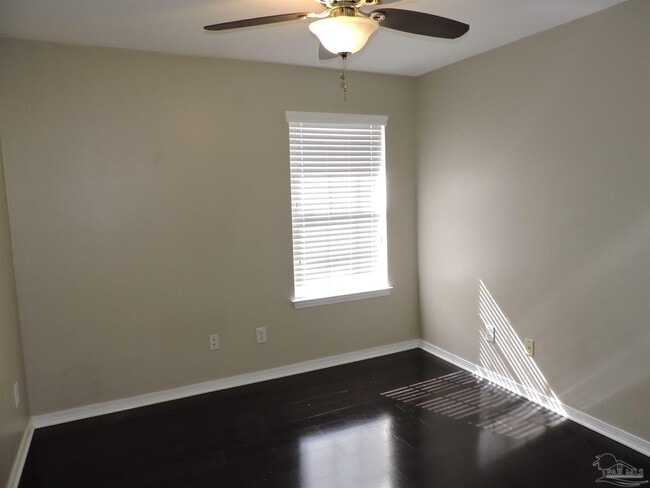 Building Photo - 147 Creekview Dr