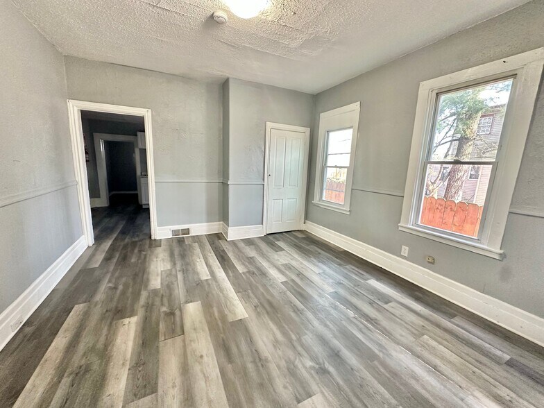 Building Photo - 223 S 3rd St