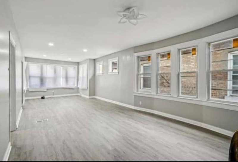 Building Photo - 1329 W 71st St