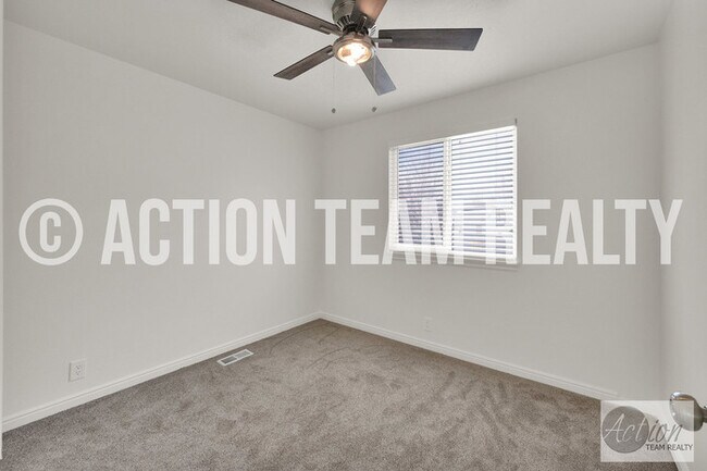 Building Photo - Newly Remodeled Duplex in Cottonwood Heights!