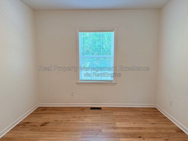 Building Photo - 108 Hassell Ct